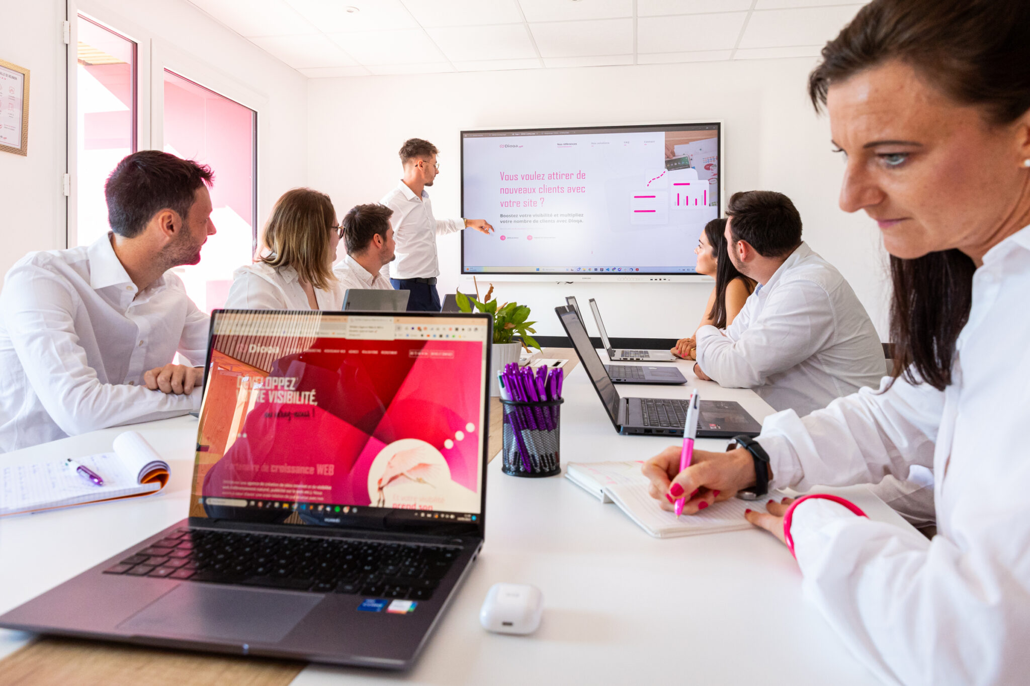 <h1><strong>Agence web à <span style="color: #ff0088;">Bordeaux</span></strong></h1>